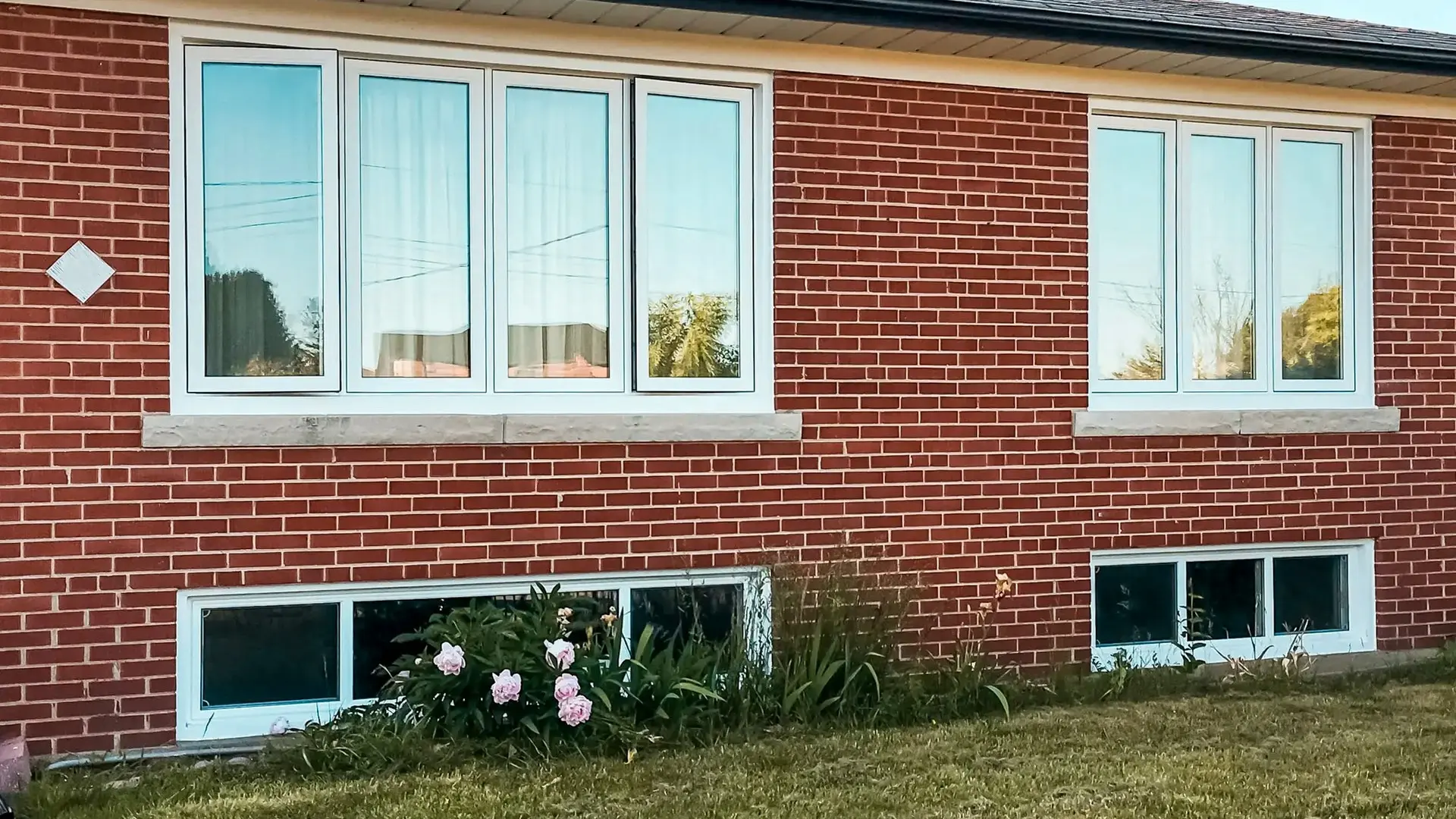 Basement window replacement in Châteauguay